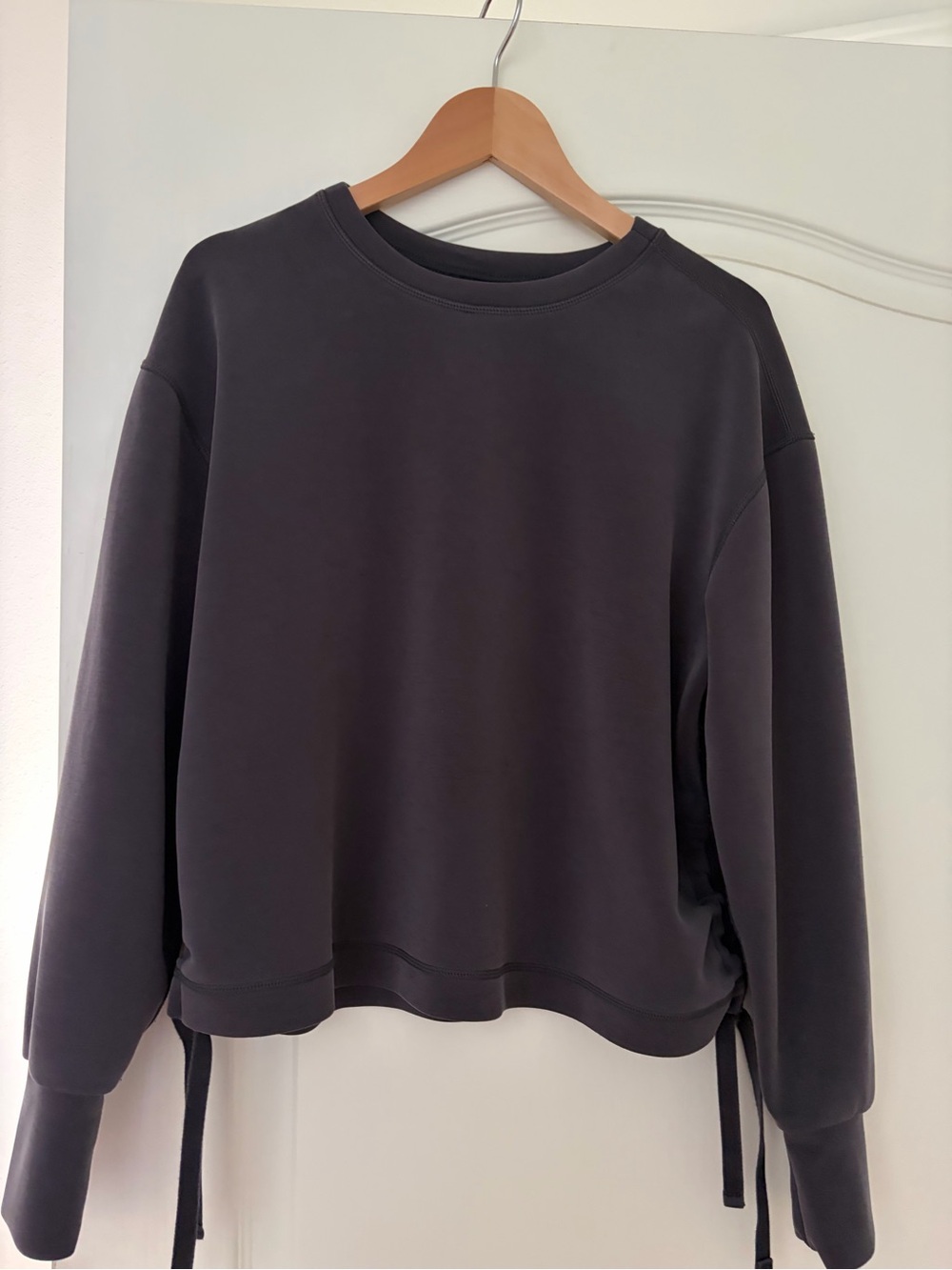 Bailey 44 Women's Charcoal Crewneck Sweatshirt
Size Small